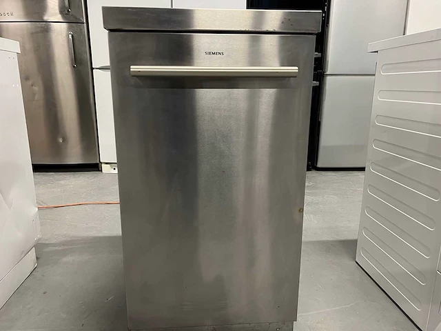 Siemens - bauknecht inbouw koelkast + siemens studenten vaatwasser + philips mixer - afbeelding 18 van  21