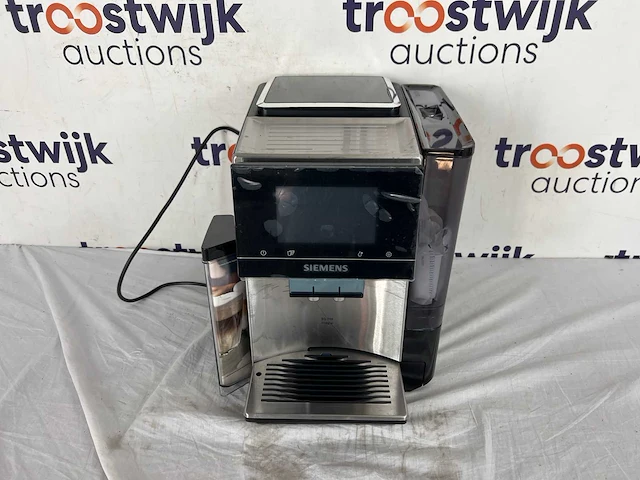 Siemens eq700 classic tp705r01 - volautomatische espressomachine - zwart/grijs - afbeelding 2 van  2
