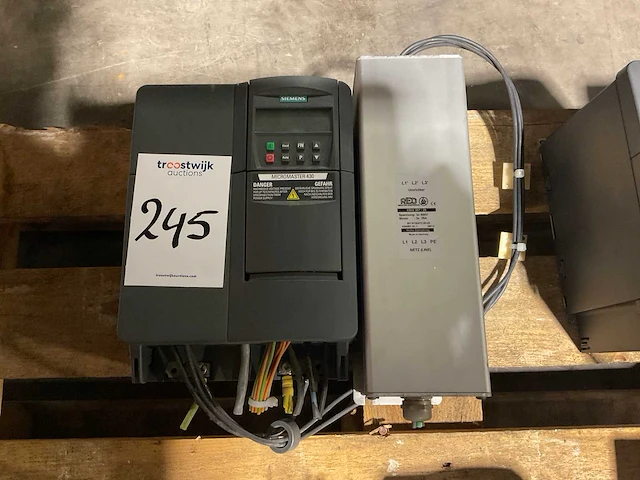 Siemens micro master 430 frequentieregelaar - afbeelding 1 van  3