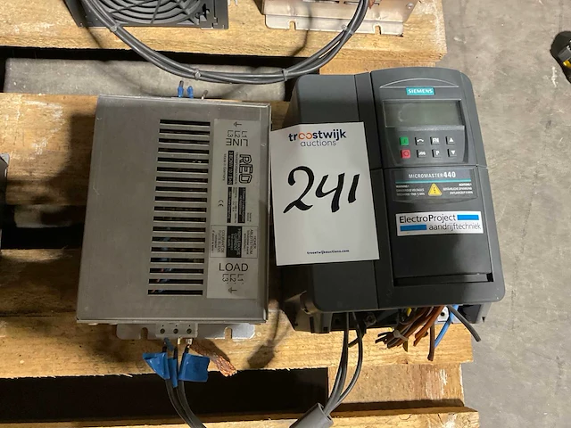 Siemens micro master 440 frequentieregelaar - afbeelding 1 van  3