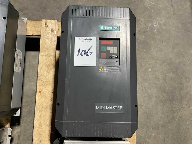 Siemens midi master 6se3121-7dg4g frequentieregelaar - afbeelding 2 van  4