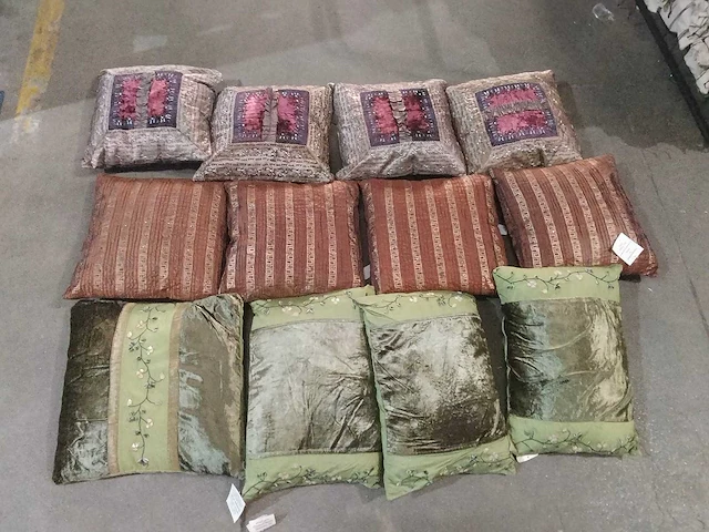 Sierkussens handgemaakt uit india. (12x) - afbeelding 1 van  6