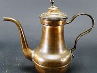 Sierlijk gevormde antieke koperen koffiepot - afbeelding 1 van  5