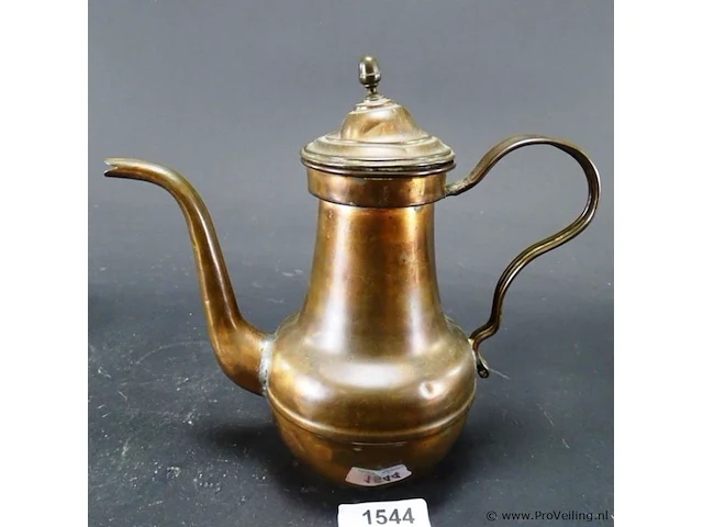 Sierlijk gevormde antieke koperen koffiepot - afbeelding 1 van  5