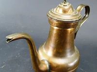 Sierlijk gevormde antieke koperen koffiepot - afbeelding 2 van  5