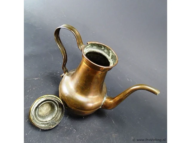 Sierlijk gevormde antieke koperen koffiepot - afbeelding 4 van  5