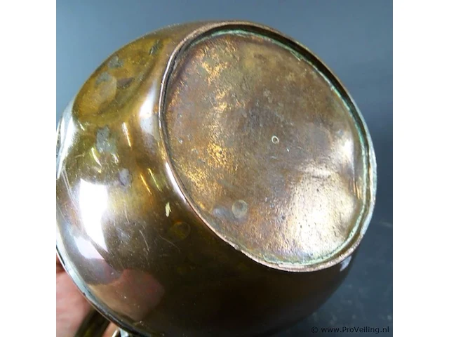 Sierlijk gevormde antieke koperen koffiepot - afbeelding 5 van  5