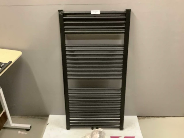 Sierradiator 118,5 x 60 cm met middenaansluiting - afbeelding 2 van  3