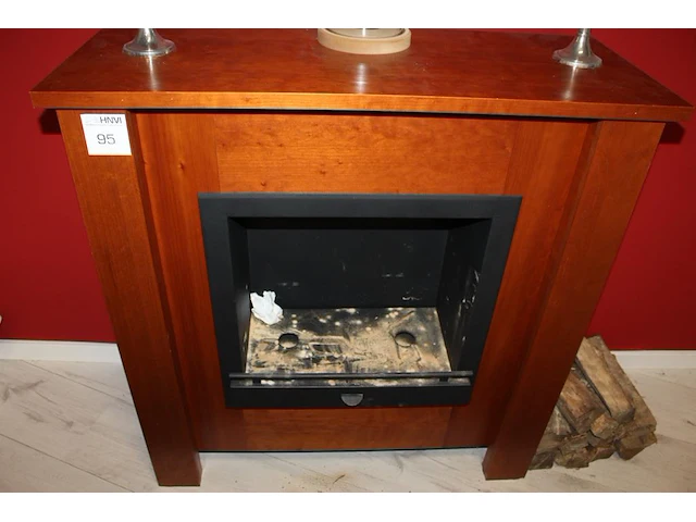 Sierschouw met twee kandelaars en stolp. afmeting 105 x 41 x 108 cm - afbeelding 2 van  6