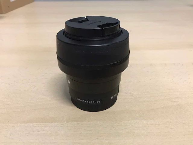 Sigma 30 mm 1:1.4 dc objectief - afbeelding 1 van  4