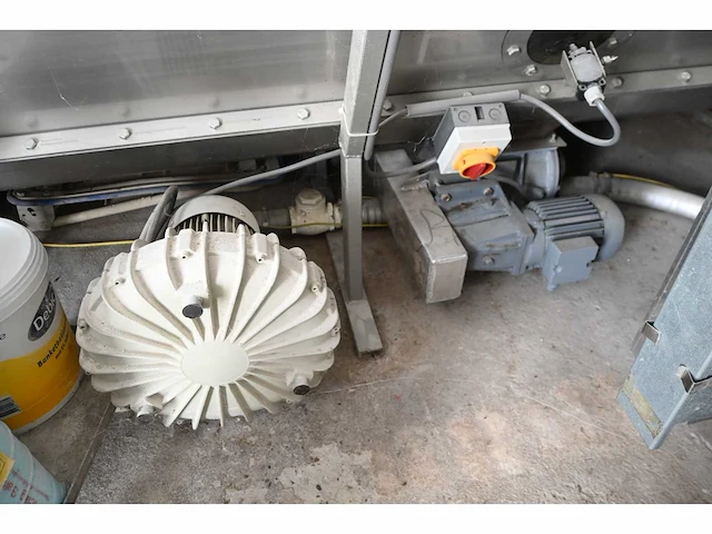 Siloba spc rvs weeg- en doseertrechter en 2 rvs silo’s - afbeelding 4 van  15