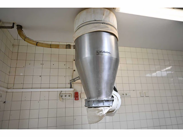 Siloba spc rvs weeg- en doseertrechter en 2 rvs silo’s - afbeelding 10 van  15