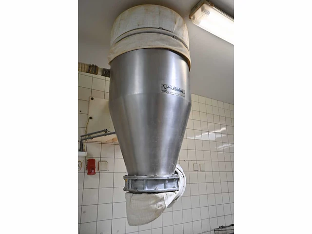 Siloba spc rvs weeg- en doseertrechter en 2 rvs silo’s - afbeelding 11 van  15