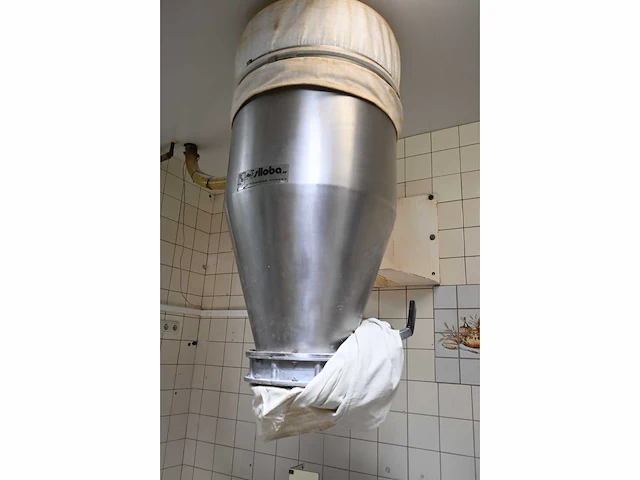 Siloba spc rvs weeg- en doseertrechter en 2 rvs silo’s - afbeelding 12 van  15