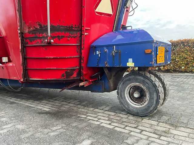 Siloking zelfrijdende voermengwagen - afbeelding 2 van  17
