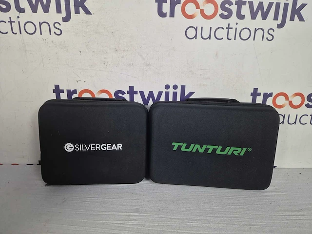 Silvergear massagegun - en - tunturi massagegun - afbeelding 2 van  4
