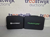 Silvergear massagegun - en - tunturi massagegun - afbeelding 2 van  4