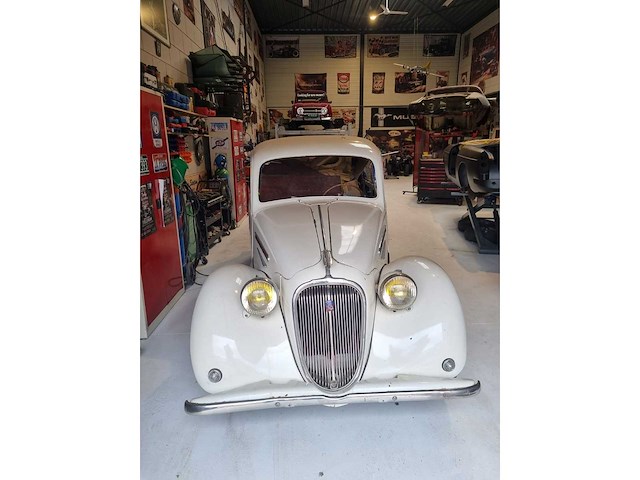 Simca 8 saloon, bouwjaar 1947, uniek - afbeelding 11 van  17