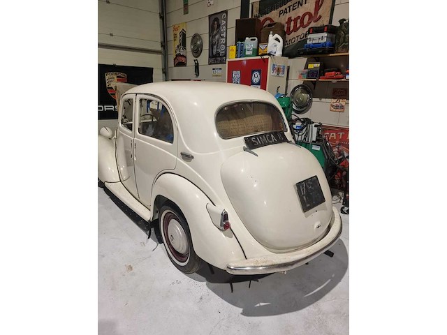 Simca 8 saloon, bouwjaar 1947, uniek - afbeelding 12 van  17