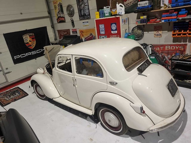 Simca 8 saloon, bouwjaar 1947, uniek - afbeelding 14 van  17