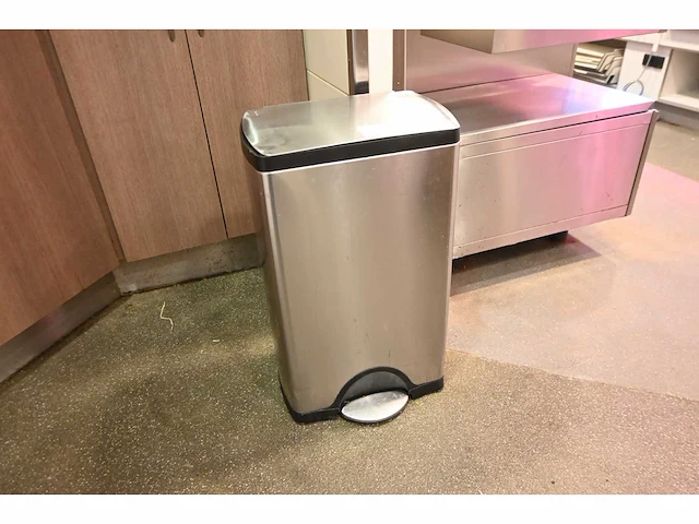 Simplehuman rvs pedaalemmer - afbeelding 1 van  3