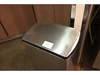 Simplehuman rvs pedaalemmer - afbeelding 3 van  3