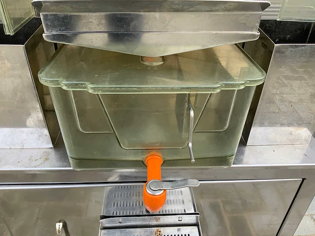Sinaasappelpersmachine 8000xa - afbeelding 6 van  8