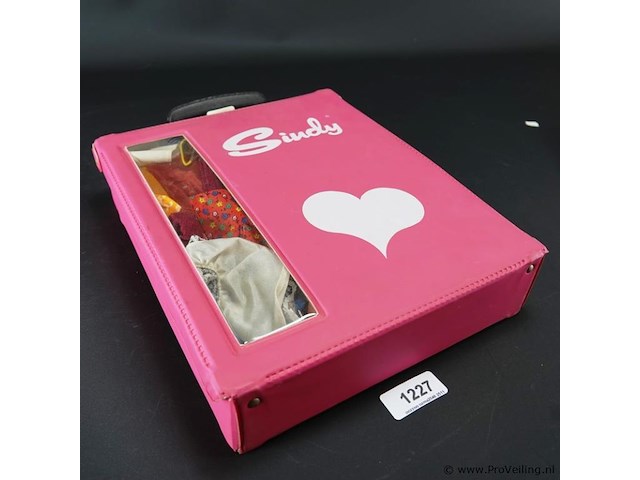 Sindy pop in koffer - afbeelding 4 van  5