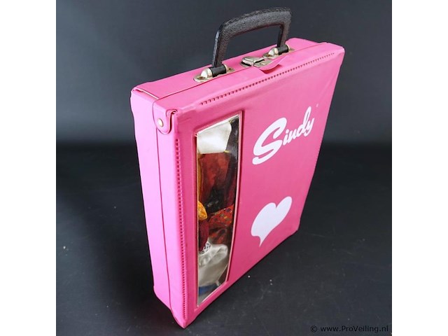 Sindy pop in koffer - afbeelding 5 van  5