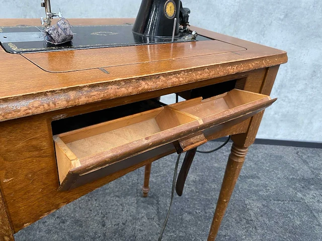 Singer - nostalgische naaimachine - afbeelding 11 van  36