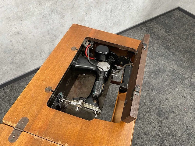 Singer - nostalgische naaimachine - afbeelding 25 van  36