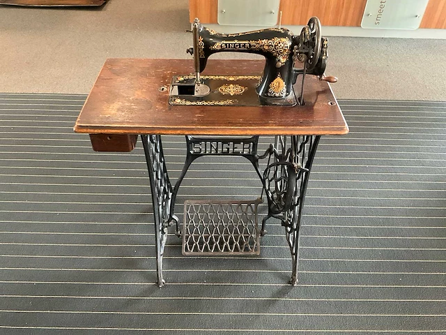 Singer naaimachine v.v. voetpedaal - afbeelding 1 van  7