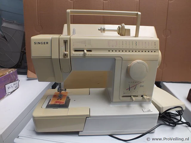 Singer naaimachine - afbeelding 1 van  3