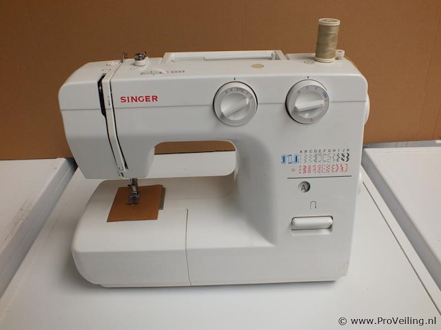 Singer naaimachine - afbeelding 1 van  2