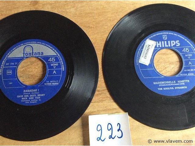 Singles divers 2stuks ( zonder hoes ) - afbeelding 1 van  1