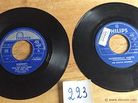 Singles divers 2stuks ( zonder hoes ) - afbeelding 1 van  1