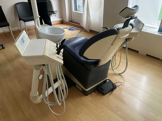Sirona d3303 tandartsstoel - afbeelding 2 van  13