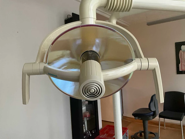 Sirona d3303 tandartsstoel - afbeelding 3 van  13