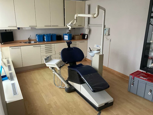 Sirona d3303 tandartsstoel - afbeelding 1 van  13