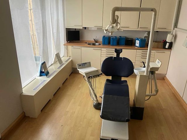 Sirona d3303 tandartsstoel - afbeelding 6 van  13
