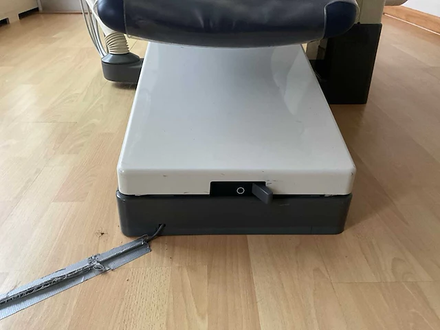 Sirona d3303 tandartsstoel - afbeelding 7 van  13