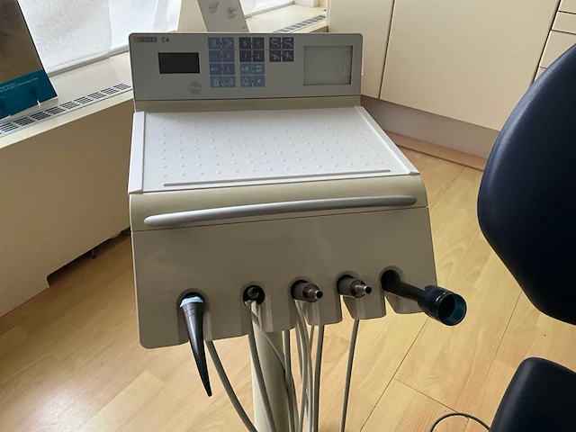 Sirona d3303 tandartsstoel - afbeelding 8 van  13