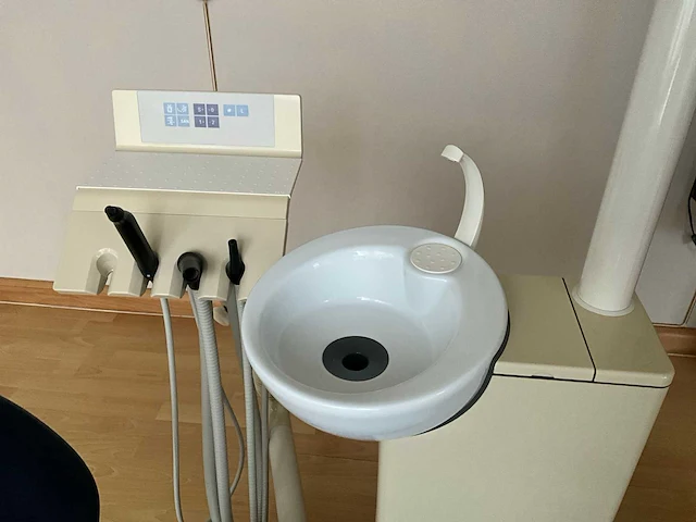Sirona d3303 tandartsstoel - afbeelding 10 van  13