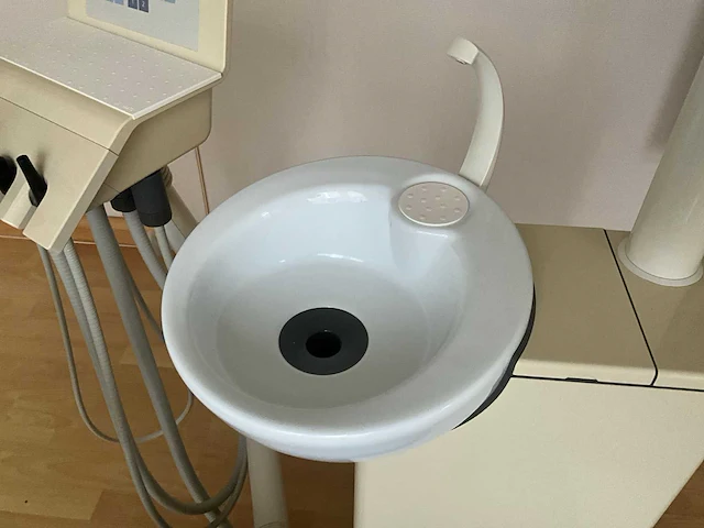 Sirona d3303 tandartsstoel - afbeelding 13 van  13