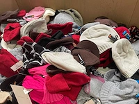 Sjaals en mutsen (300x)