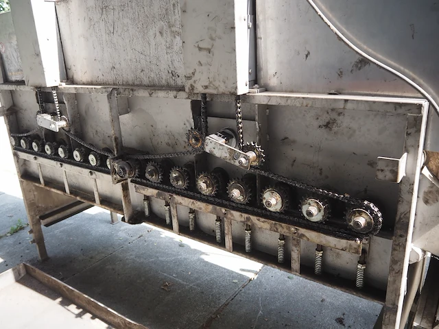 Skals brushing machine - afbeelding 9 van  18