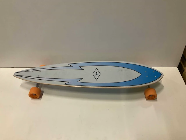Skateboard - afbeelding 1 van  4