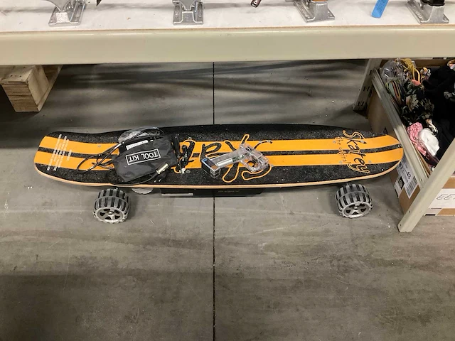 Skatey elektrisch skateboard - afbeelding 1 van  5