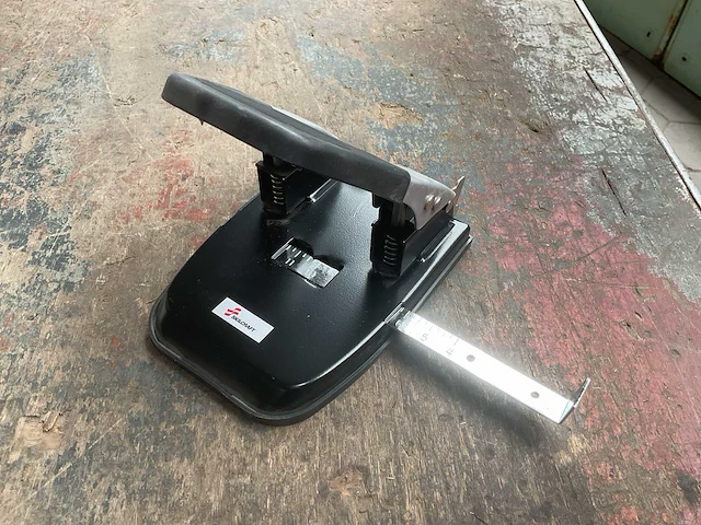 Skilcraft desktop two hole punch (5x) - afbeelding 3 van  6