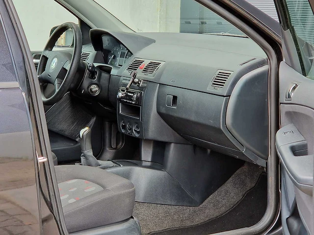 Skoda - 2003 - fabia combi - 1.4-16v creation - 85-lr-lh - afbeelding 10 van  19